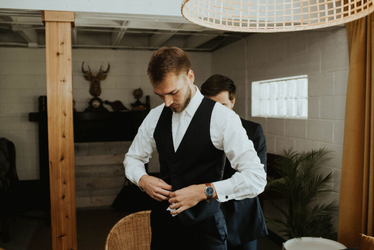 grooms lounge