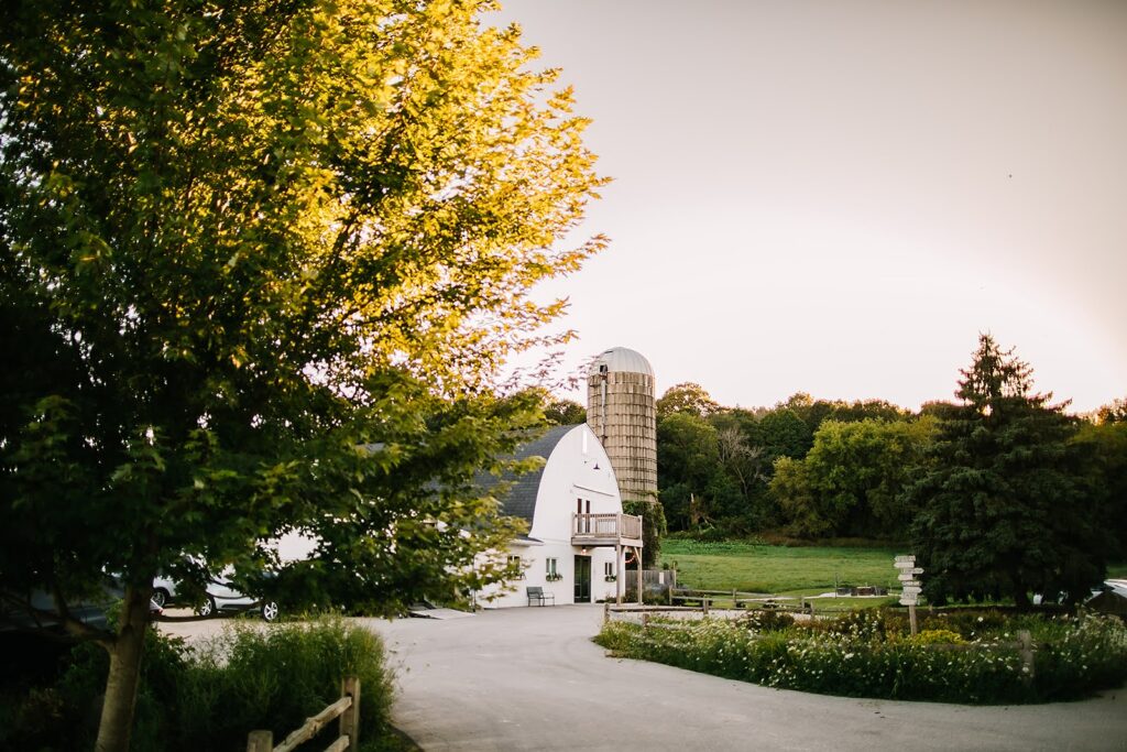 barn wedding venue in wisconsin