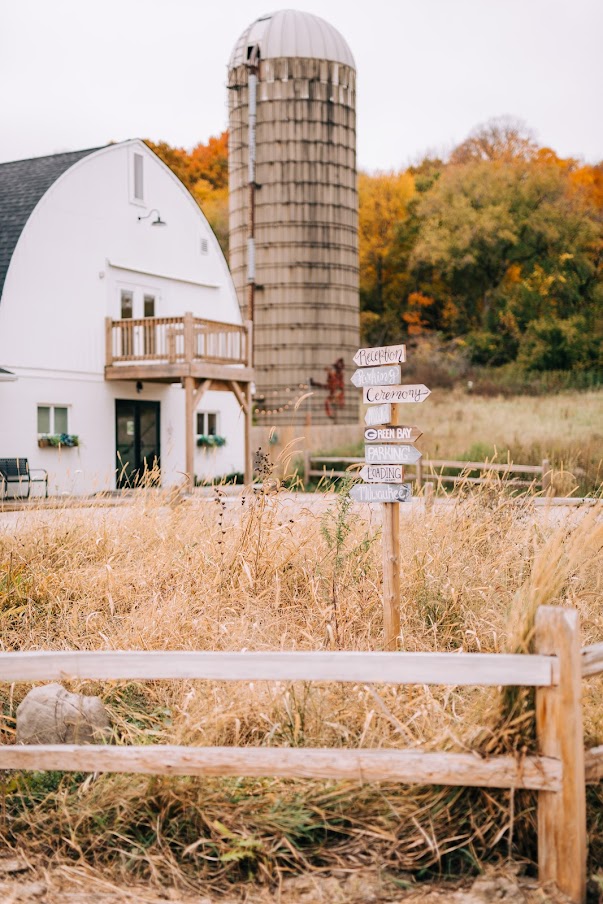 rustic wedding barn in southeast wisconsin