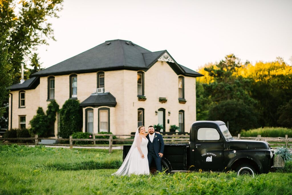 newlywed couple at a barn wedding in wisconsin